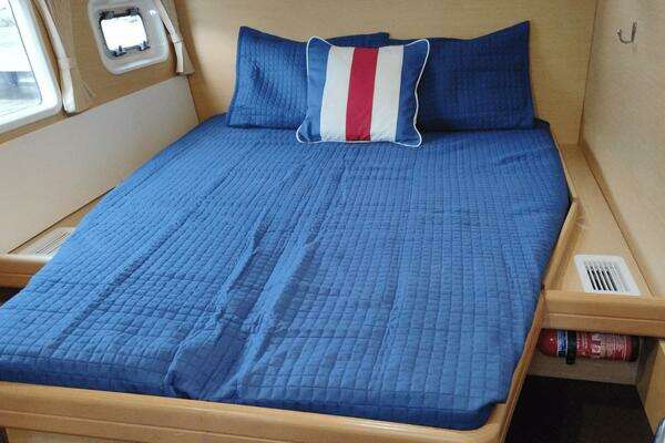 Lagoon 420 Owner's Version Yacht For Sale