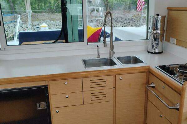 Lagoon 420 Owner's Version Yacht For Sale