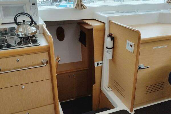 Lagoon 420 Owner's Version Yacht For Sale