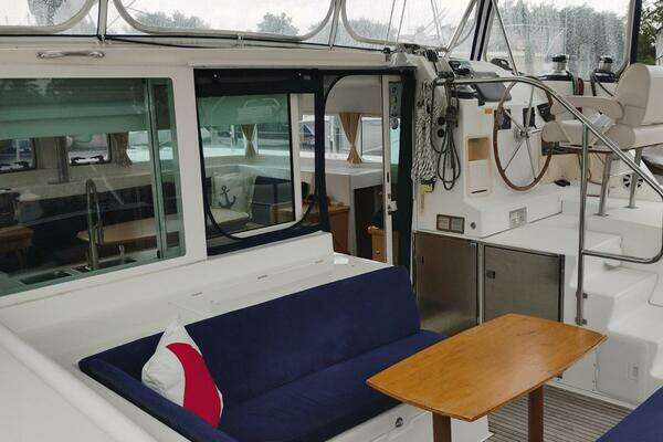 Lagoon 420 Owner's Version Yacht For Sale