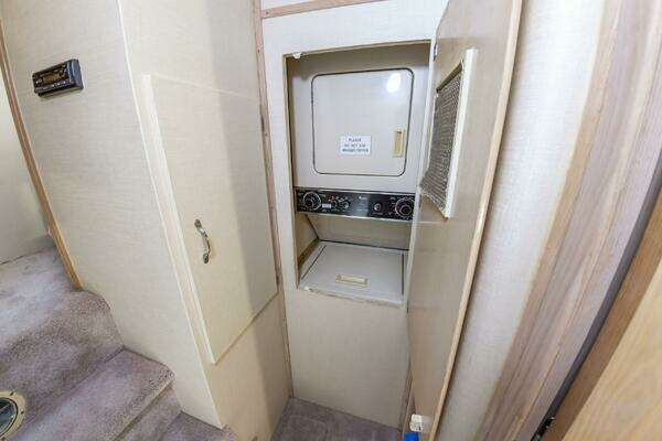 Hatteras 70 Cockpit MotorYacht Yacht For Sale