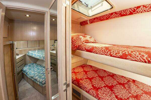 Hatteras 70 Cockpit MotorYacht Yacht For Sale