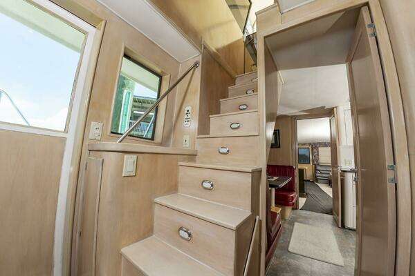 Hatteras 70 Cockpit MotorYacht Yacht For Sale