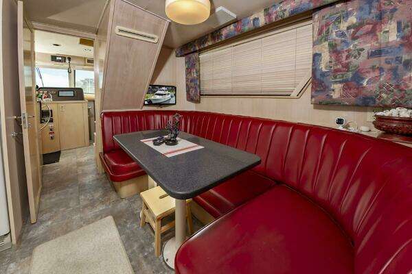 Hatteras 70 Cockpit MotorYacht Yacht For Sale
