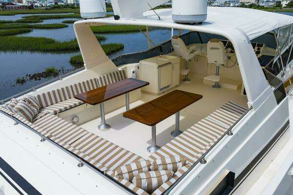 Hatteras 70 Cockpit MotorYacht Yacht For Sale