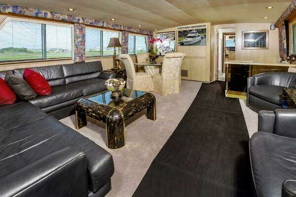 Hatteras 70 Cockpit MotorYacht Yacht For Sale