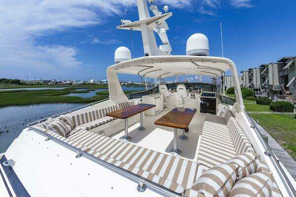 Hatteras 70 Cockpit MotorYacht Yacht For Sale