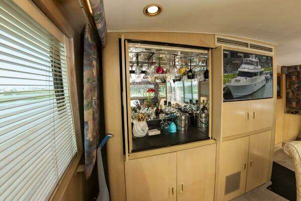 Hatteras 70 Cockpit MotorYacht Yacht For Sale