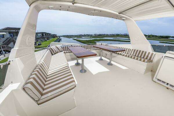 Hatteras 70 Cockpit MotorYacht Yacht For Sale