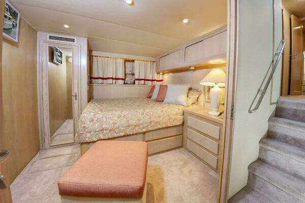 Hatteras 70 Cockpit MotorYacht Yacht For Sale