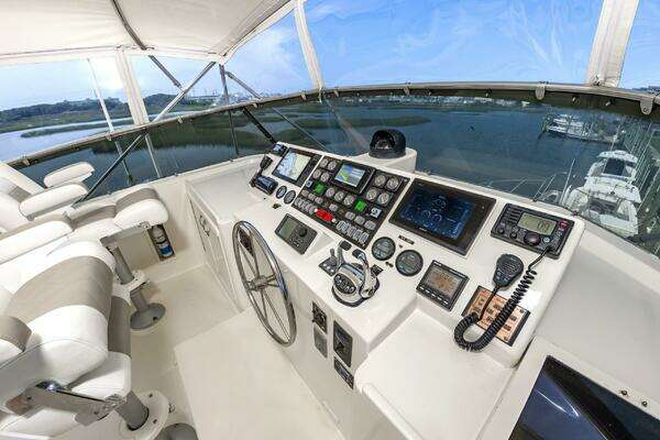 Hatteras 70 Cockpit MotorYacht Yacht For Sale