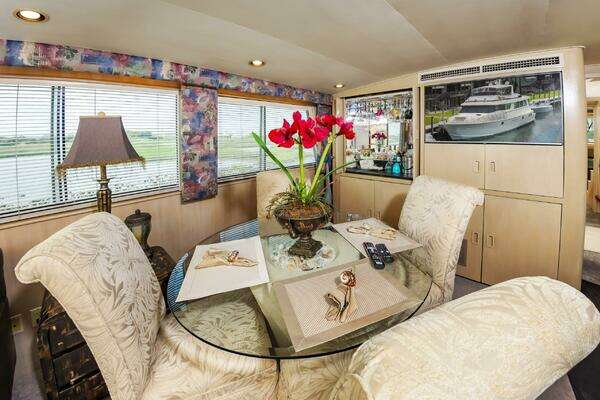 Hatteras 70 Cockpit MotorYacht Yacht For Sale