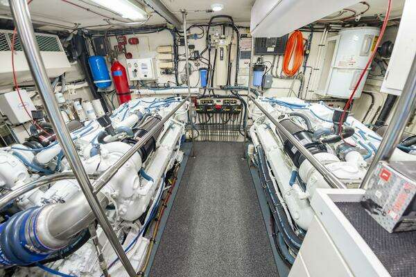 Hatteras 70 Cockpit MotorYacht Yacht For Sale