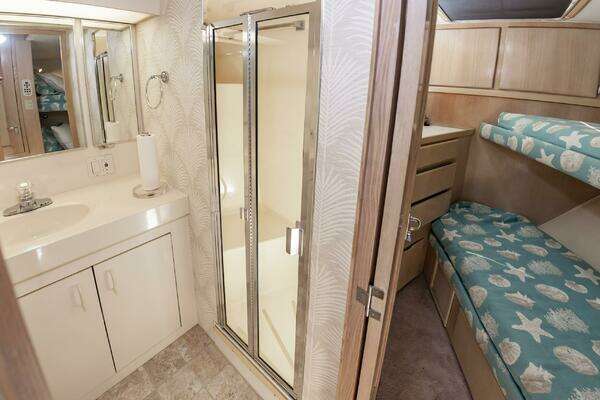 Hatteras 70 Cockpit MotorYacht Yacht For Sale