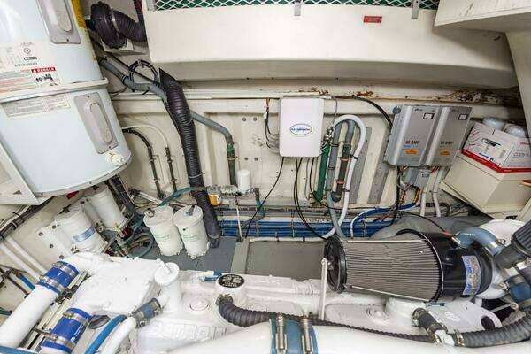 Hatteras 70 Cockpit MotorYacht Yacht For Sale