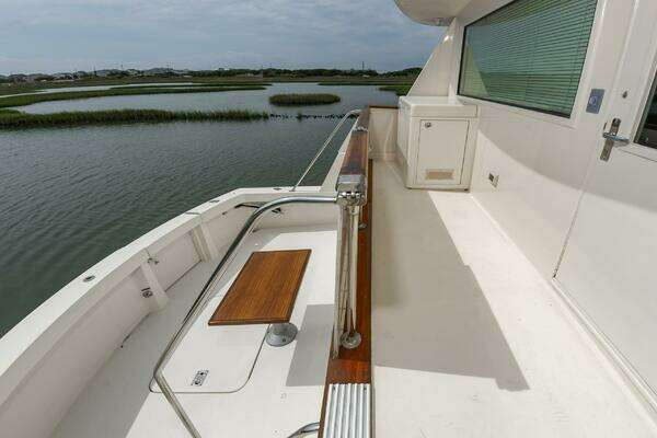 Hatteras 70 Cockpit MotorYacht Yacht For Sale