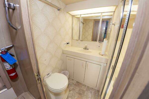 Hatteras 70 Cockpit MotorYacht Yacht For Sale