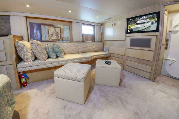 Hatteras 70 Cockpit MotorYacht Yacht For Sale