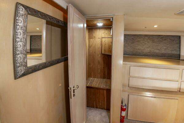 Hatteras 70 Cockpit MotorYacht Yacht For Sale