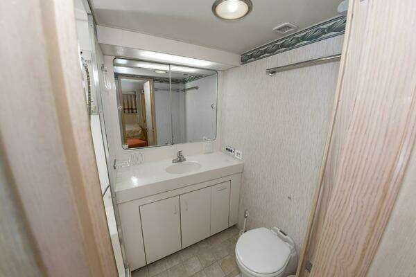 Hatteras 70 Cockpit MotorYacht Yacht For Sale