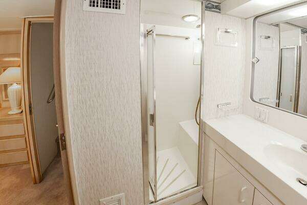 Hatteras 70 Cockpit MotorYacht Yacht For Sale