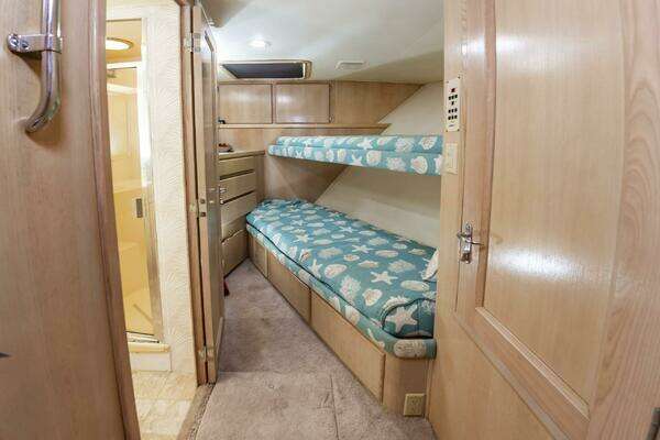Hatteras 70 Cockpit MotorYacht Yacht For Sale