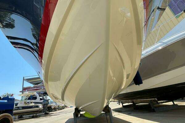 Chris-Craft Catalina Yacht For Sale
