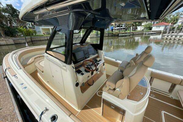 Chris-Craft Catalina Yacht For Sale