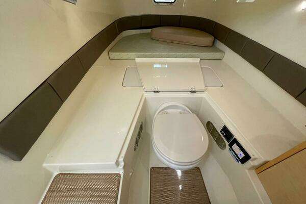 Chris-Craft Catalina Yacht For Sale