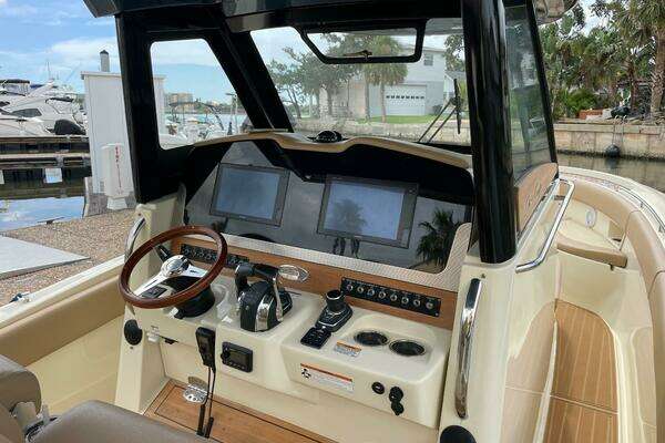 Chris-Craft Catalina Yacht For Sale