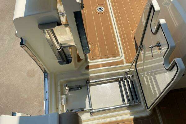 Chris-Craft Catalina Yacht For Sale