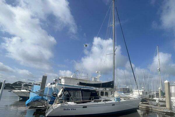 Photo of the 1999 Catalina 42 MK II "Bella Vita"