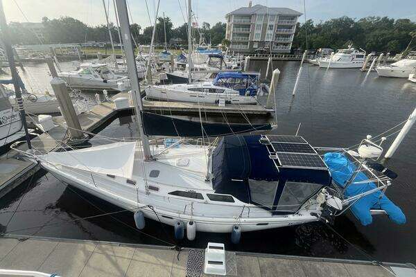 Photo of the 1999 Catalina 42 MK II "Bella Vita"