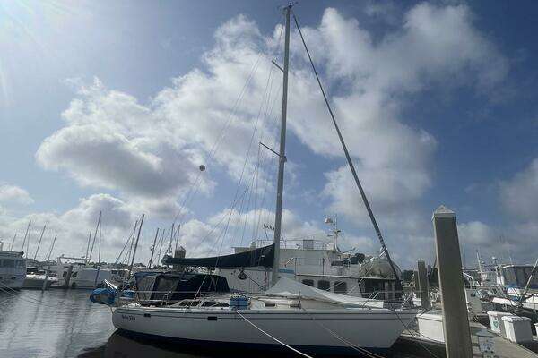 Photo of the 1999 Catalina 42 MK II "Bella Vita"