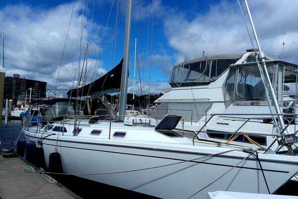 Photo of the 1999 Catalina 42 MK II "Bella Vita"