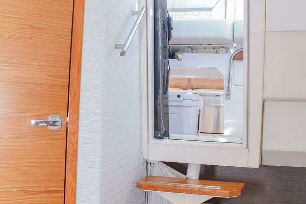 Tiara Yachts 43 LS Yacht For Sale