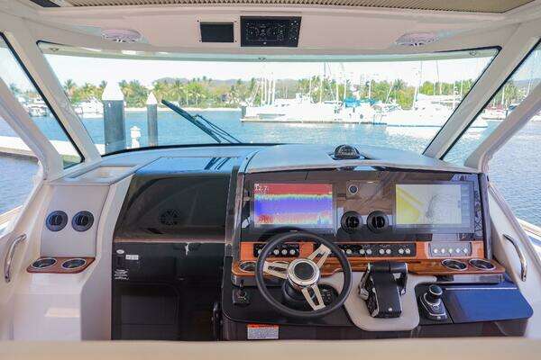 Tiara Yachts 43 LS Yacht For Sale