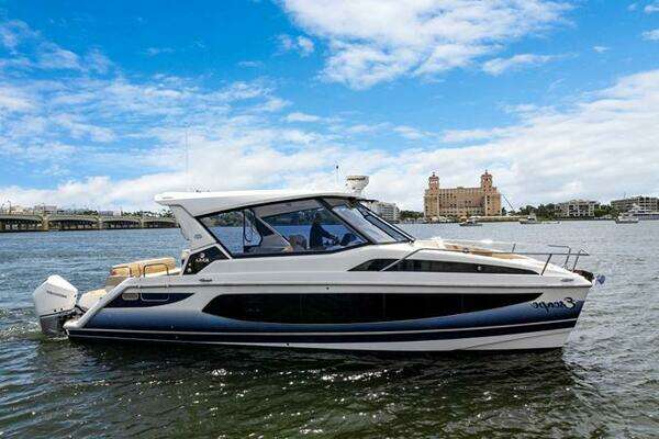Aquila 36 Sport Yacht For Sale