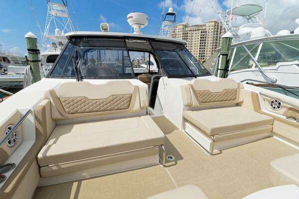 Aquila 36 Sport Yacht For Sale