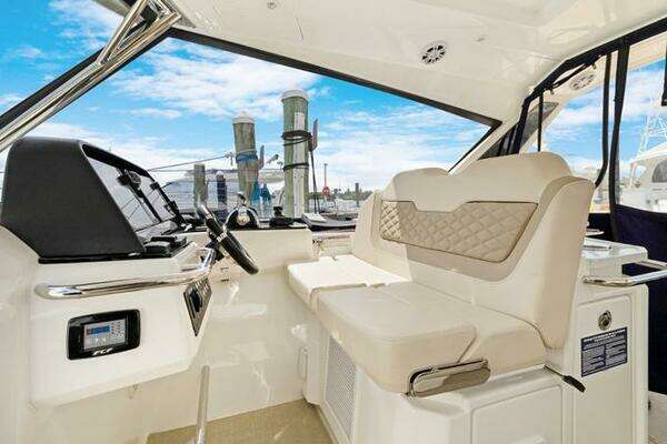 Aquila 36 Sport Yacht For Sale