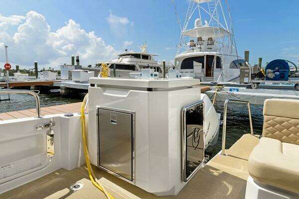 Aquila 36 Sport Yacht For Sale