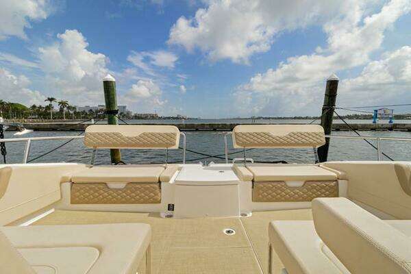 Aquila 36 Sport Yacht For Sale