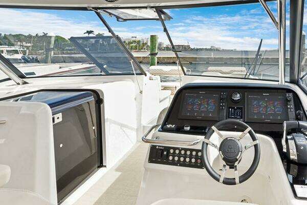 Aquila 36 Sport Yacht For Sale