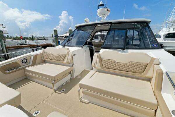 Aquila 36 Sport Yacht For Sale