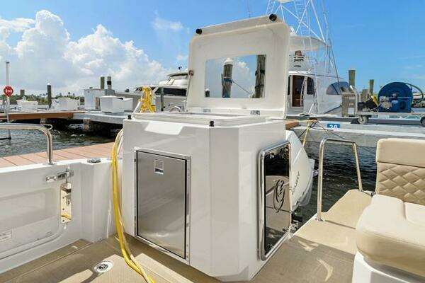 Aquila 36 Sport Yacht For Sale