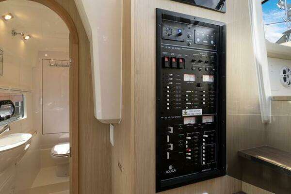 Aquila 36 Sport Yacht For Sale