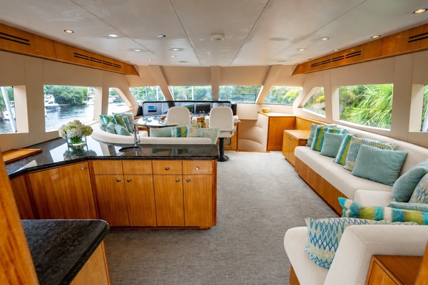 TOP SHELF 80ft Hatteras Yacht For Sale
