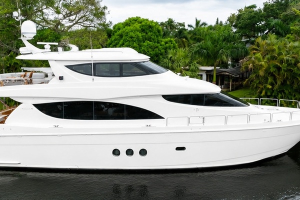TOP SHELF 80ft Hatteras Yacht For Sale