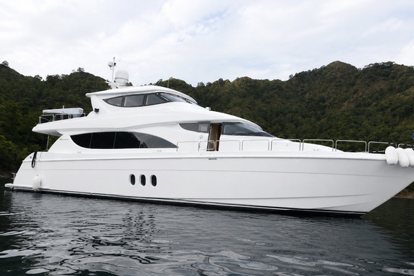 TOP SHELF 80ft Hatteras Yacht For Sale