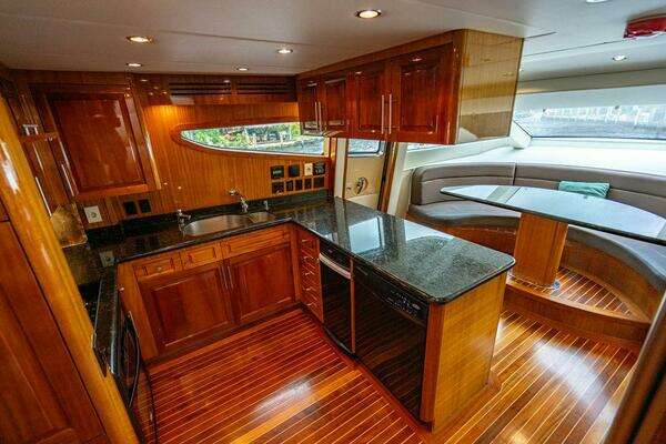 2007 Hatteras 80